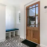 Stunning 2-Bedroom House In Leafy Claremont