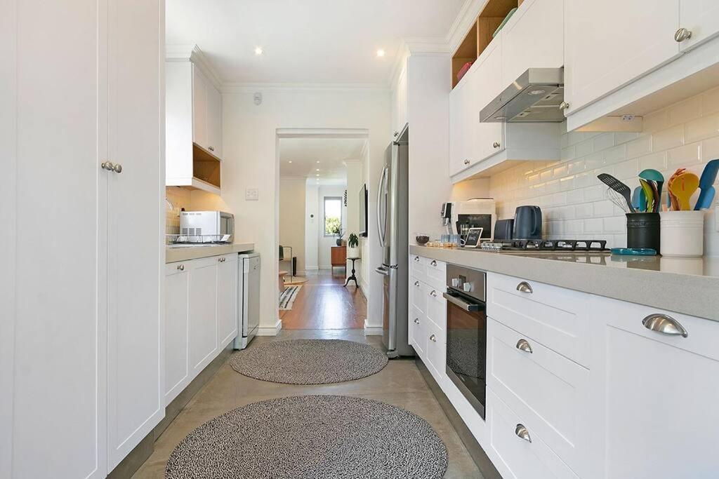 Holiday home Stunning 2-bedroom House In Leafy Claremont Cape Town