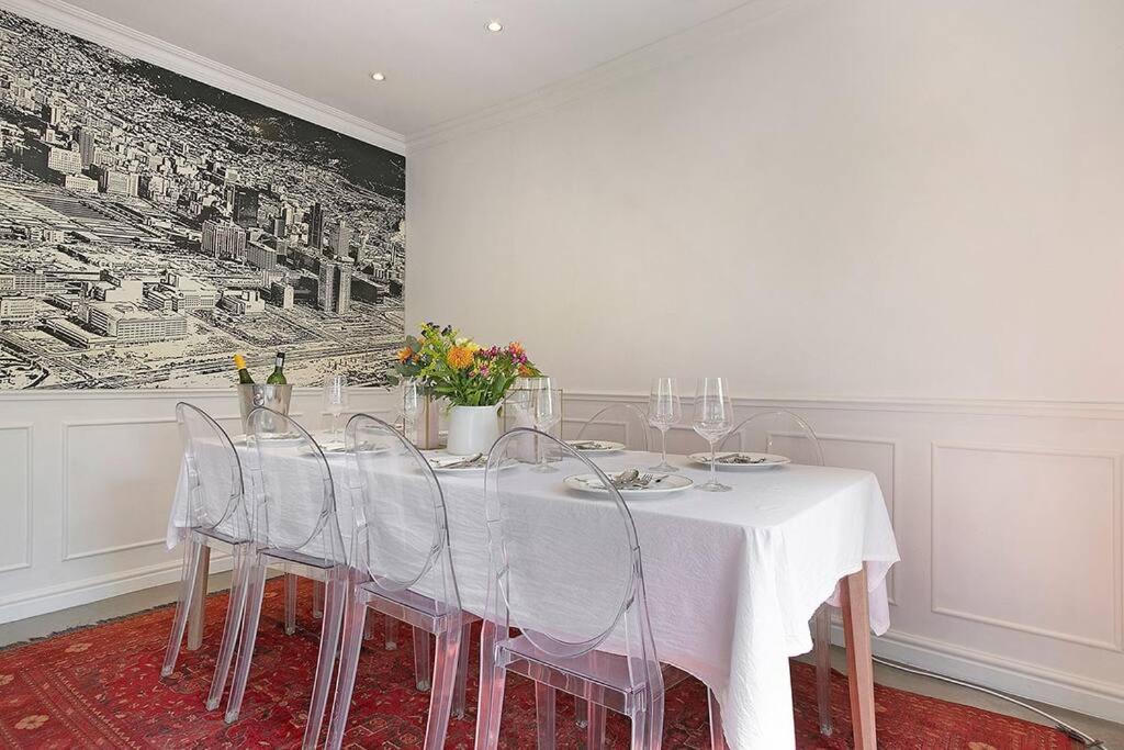 Stunning 2-bedroom House In Leafy Claremont Holiday home Cape Town