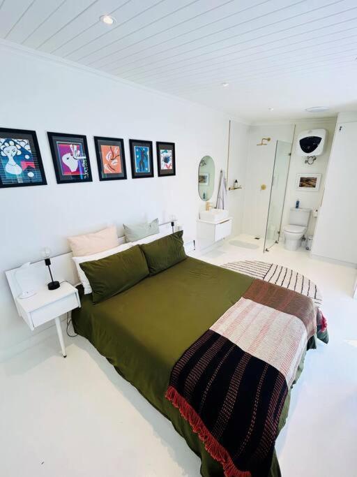 Stunning 2-bedroom House In Leafy Claremont Holiday home *